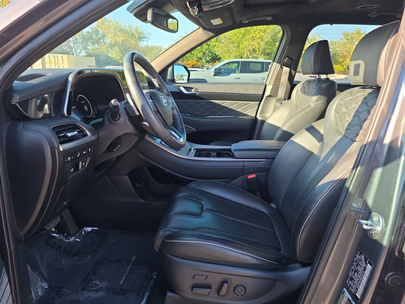 Used 2022 Hyundai Palisade Calligraphy image 12