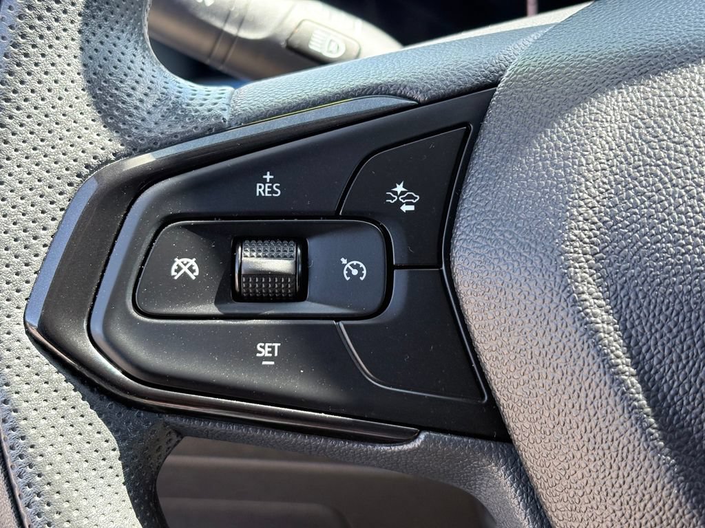Used 2025 Chevrolet Trax LT FWD image 14