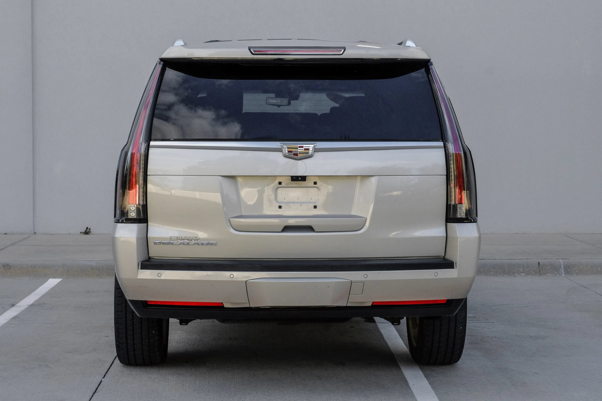 Used 2017 Cadillac Escalade ESV Platinum AWD/4WD image 5