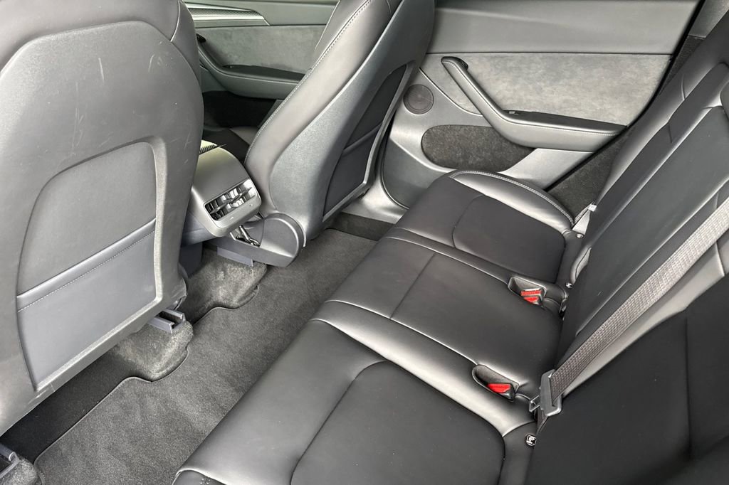 Used 2025 Tesla Model Y Performance image 11