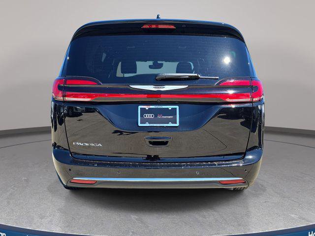Used 2025 Chrysler Pacifica Select FWD image 7