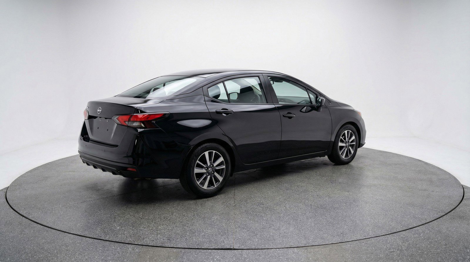 Used 2025 Nissan Versa SV image 9