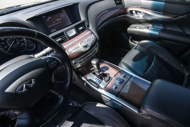 Used 2016 INFINITI Q70 L 3.7 w/ Deluxe Touring Package image 11