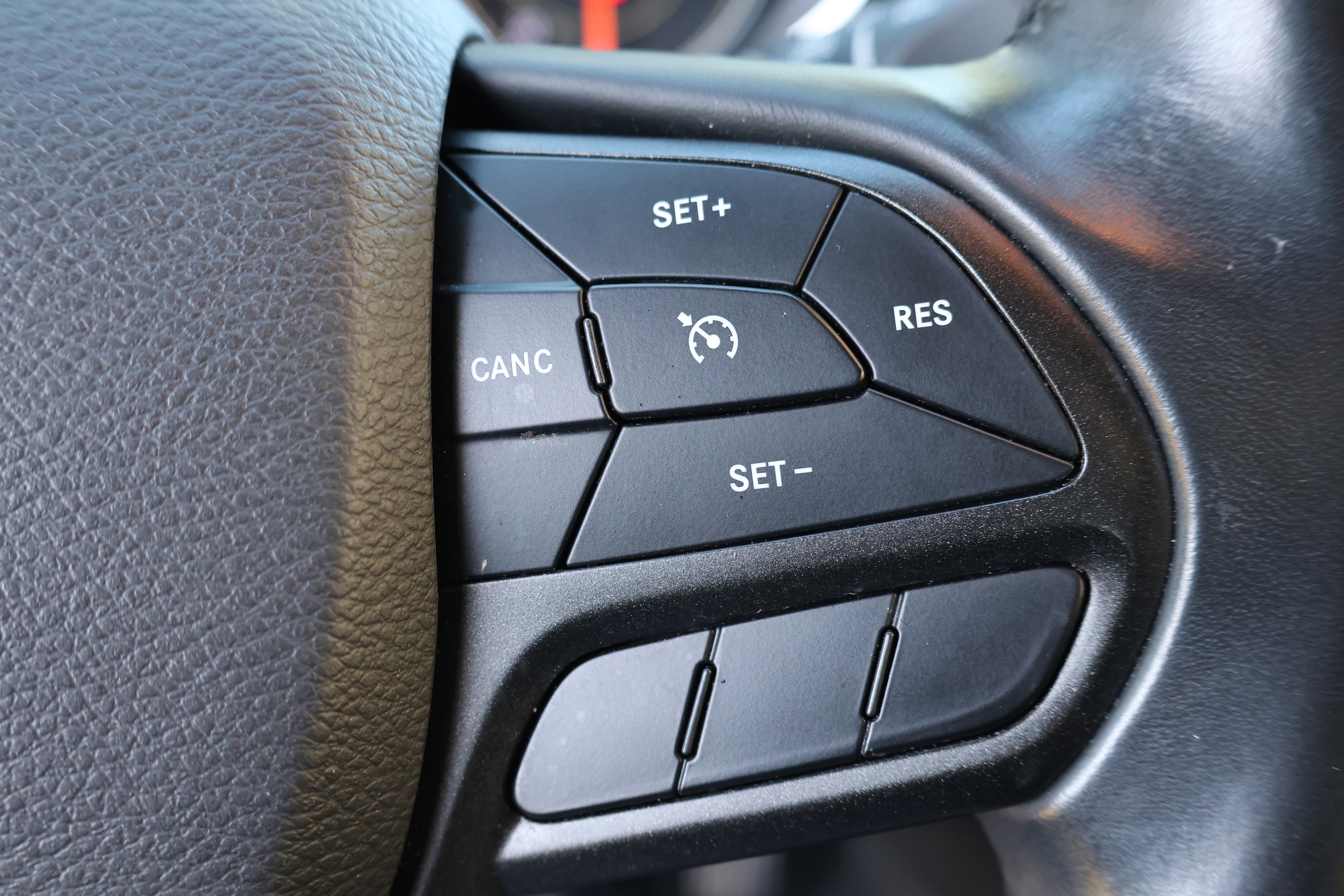 Used 2019 Jeep Cherokee Trailhawk AWD/4WD image 27