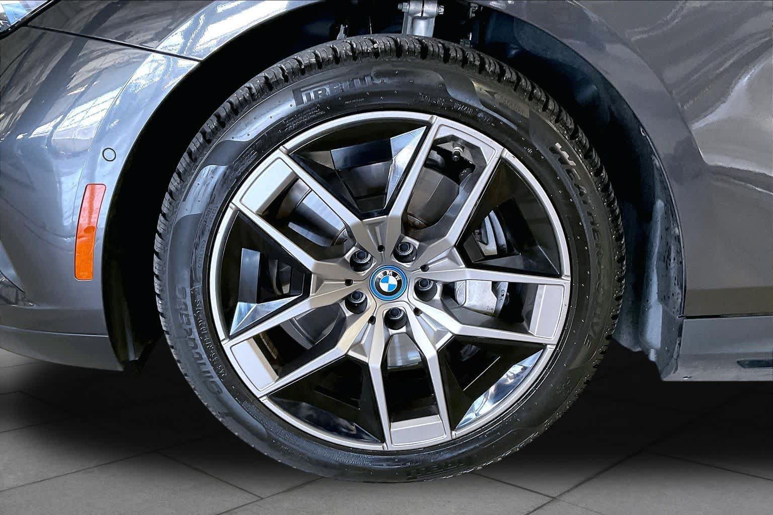 Used 2024 BMW i5 eDrive40i w/ M Sport Package RWD image 10