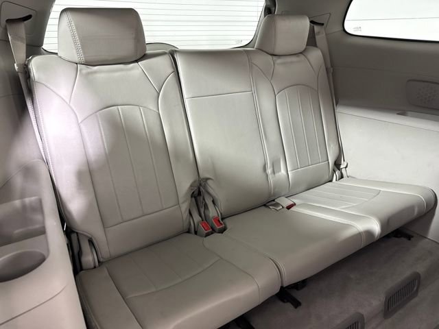 Used 2010 Buick Enclave CXL image 24