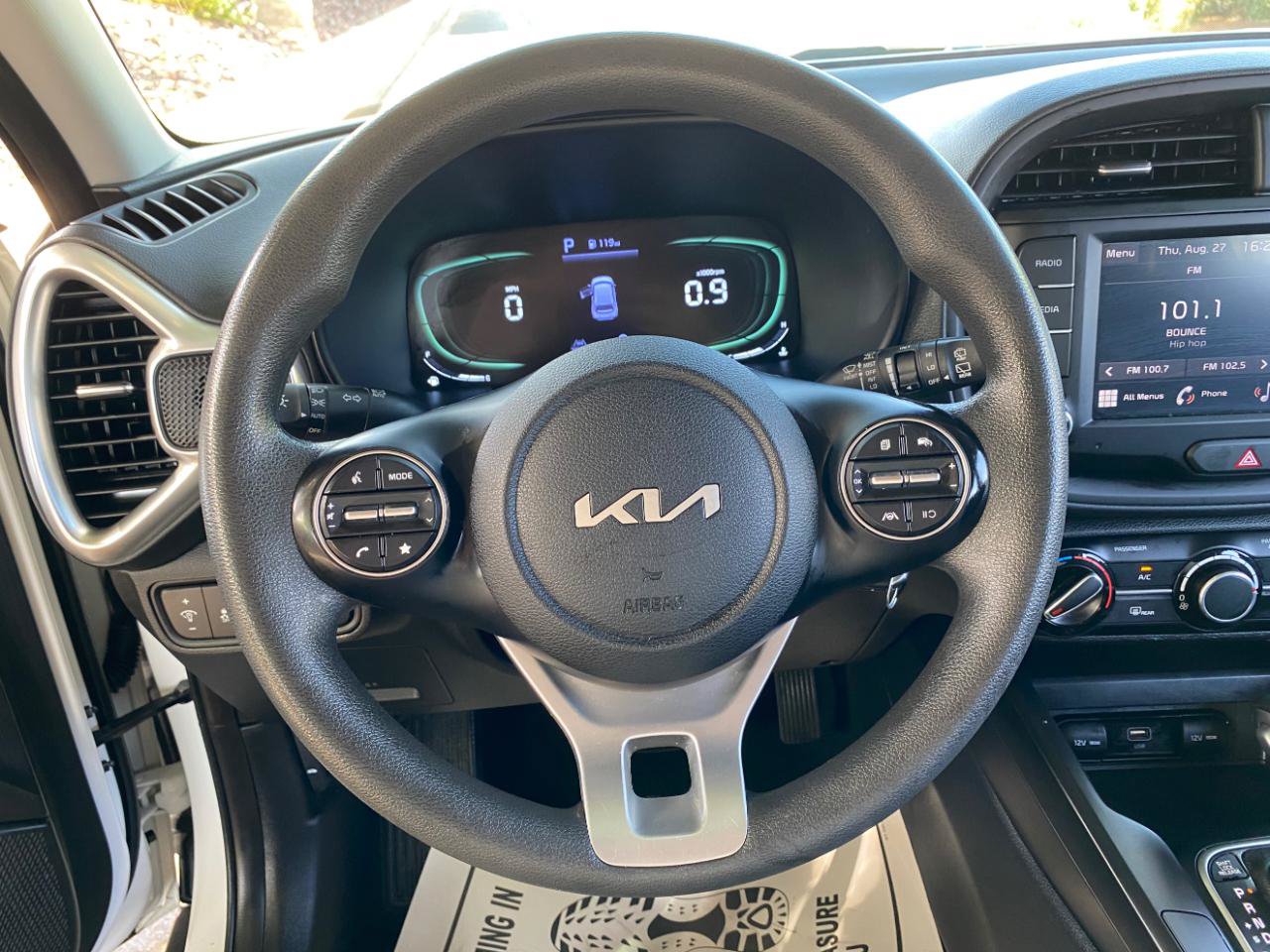 Used 2025 Kia Soul LX w/ LX Technology Package FWD image 54