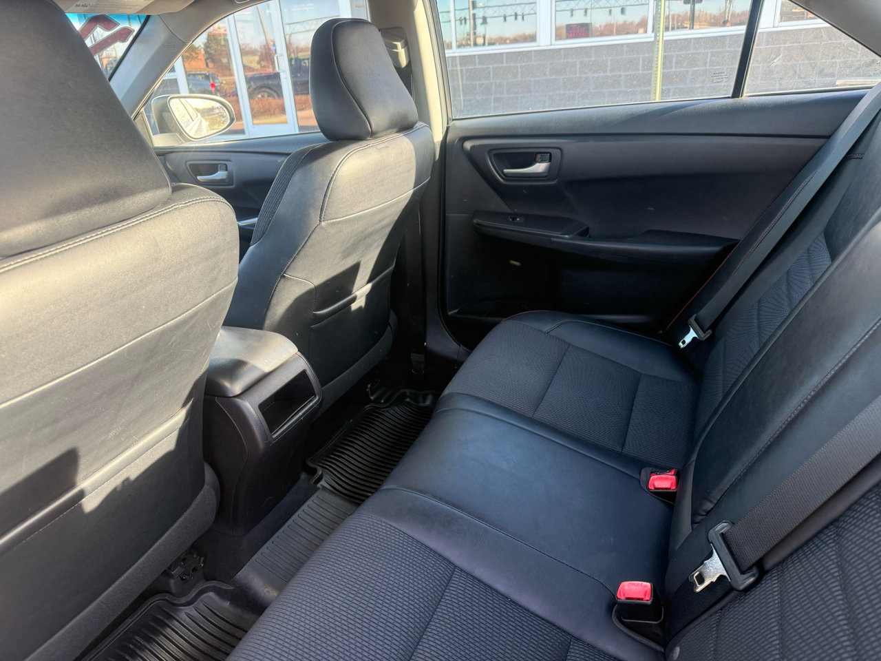 Used 2017 Toyota Camry XLE image 7