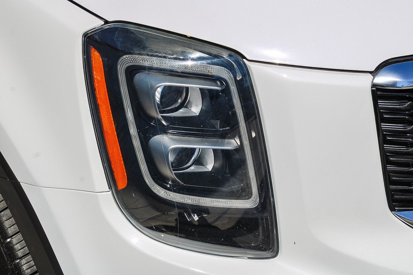 Used 2022 Kia Telluride EX w/ EX Premium Package FWD image 5