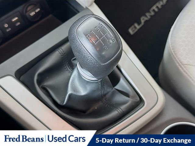 Used 2017 Hyundai Elantra SE image 16