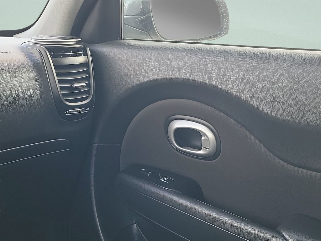 Used 2019 Kia Soul + FWD image 13