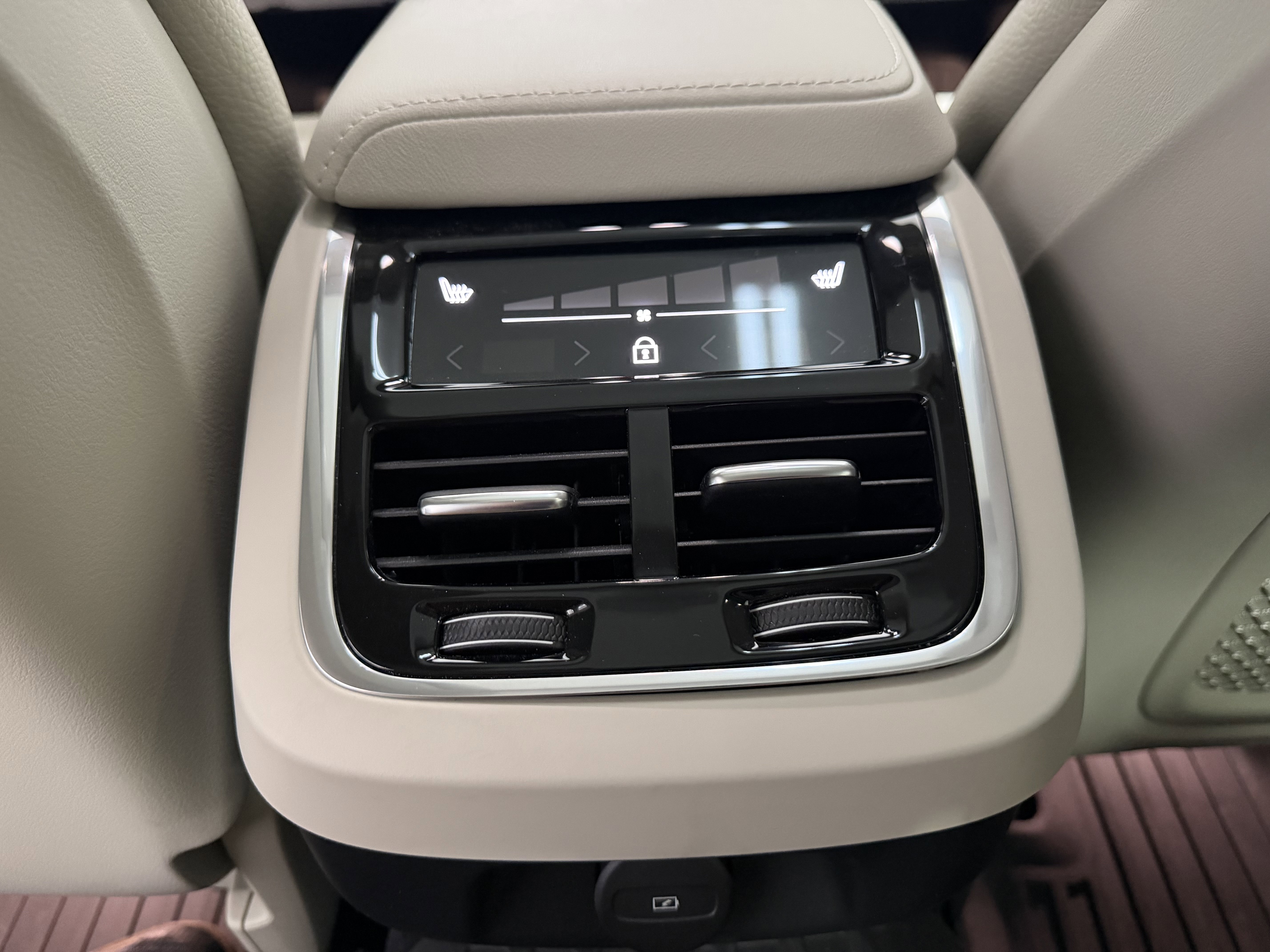 Used 2023 Volvo S60 B5 Ultimate w/ Climate Package image 28