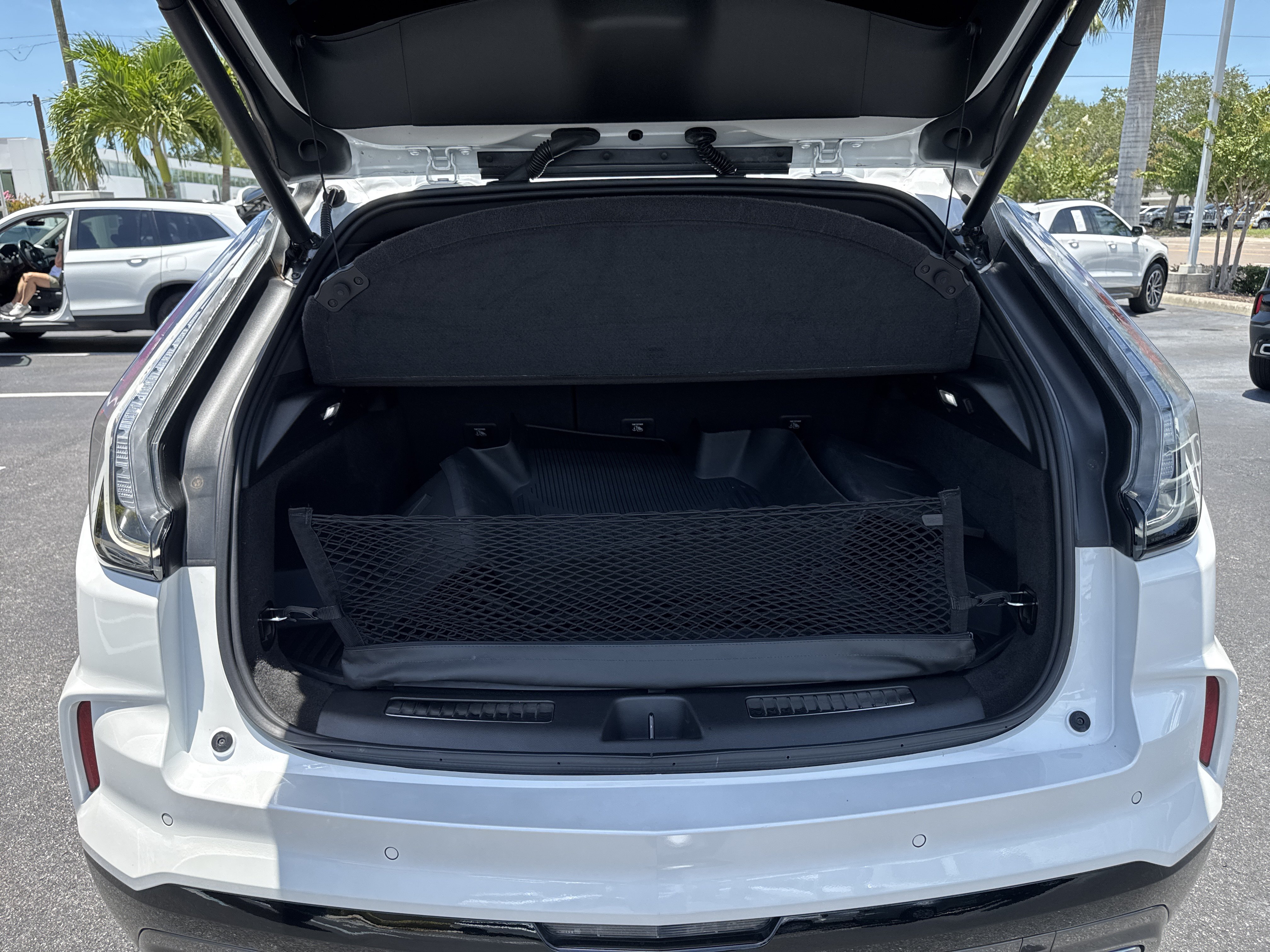 Certified 2025 Cadillac XT4 Sport w/ LPO, Onyx Lite Package FWD image 11