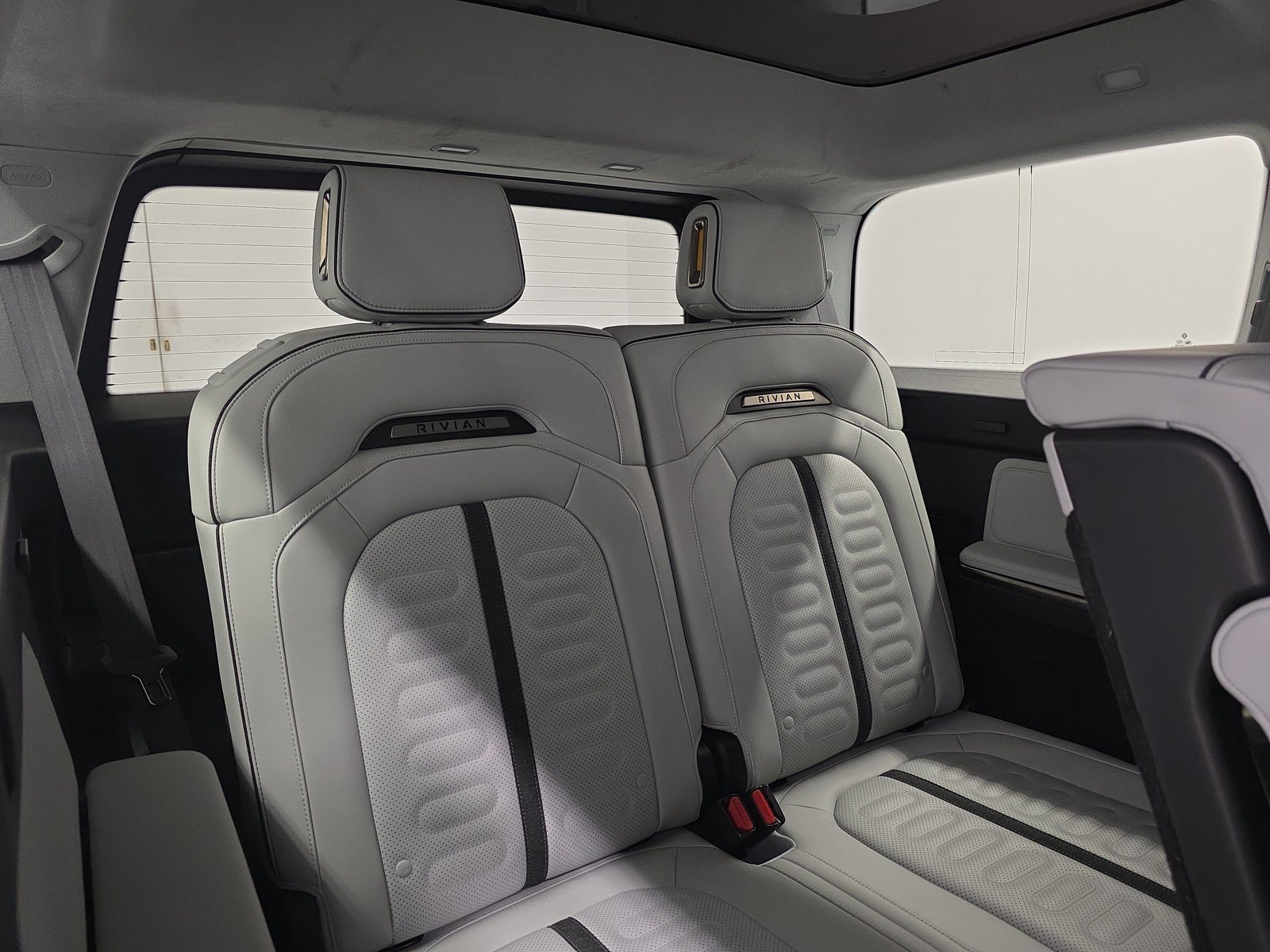 Used 2024 Rivian R1S Adventure AWD/4WD image 25