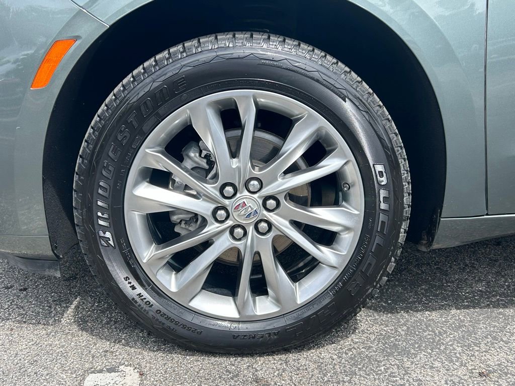 Used 2023 Buick Enclave Avenir w/ Avenir Technology Package image 10