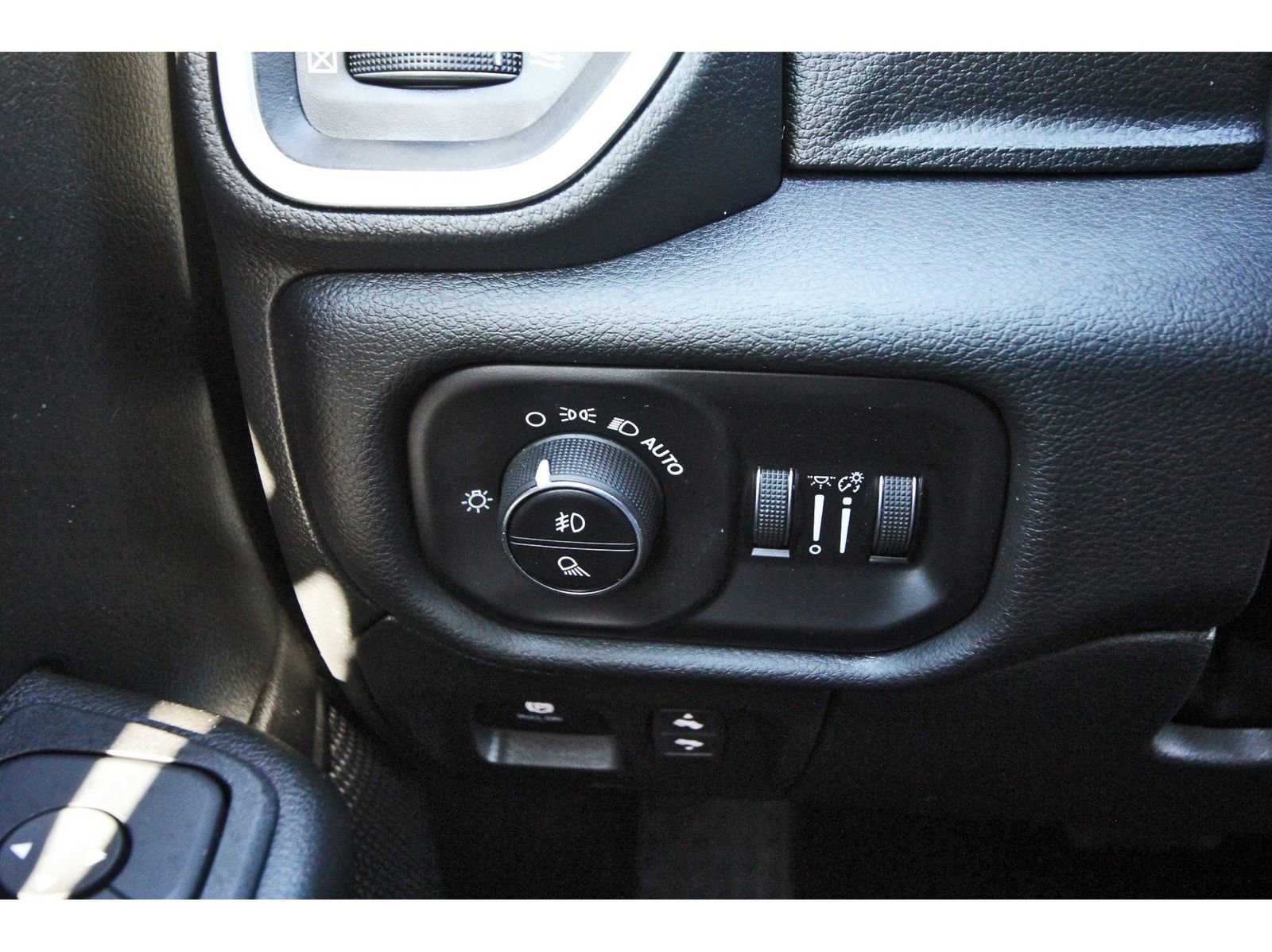 Used 2025 RAM 1500 Lone Star image 22