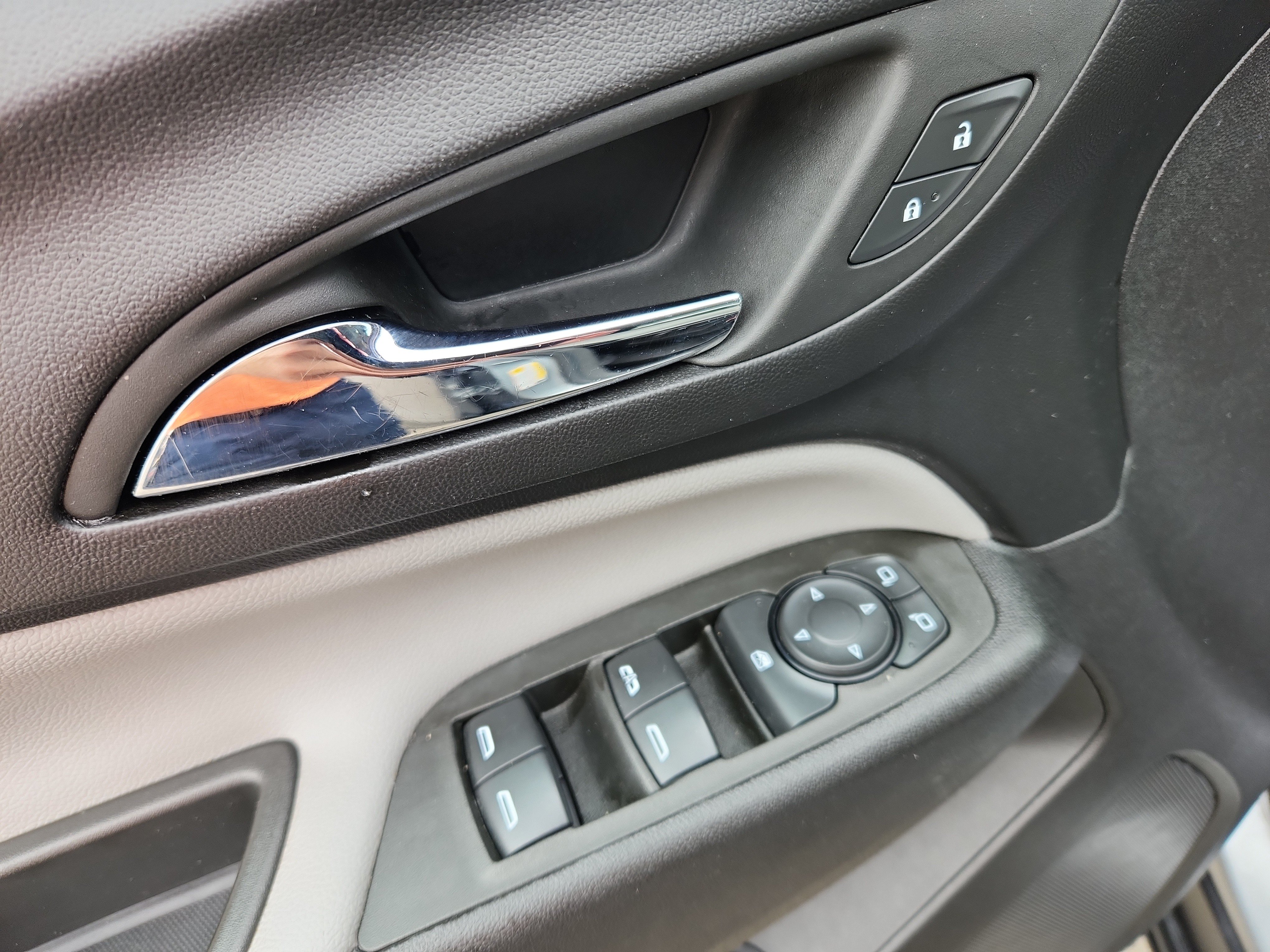 Used 2024 Chevrolet Equinox LT FWD image 22