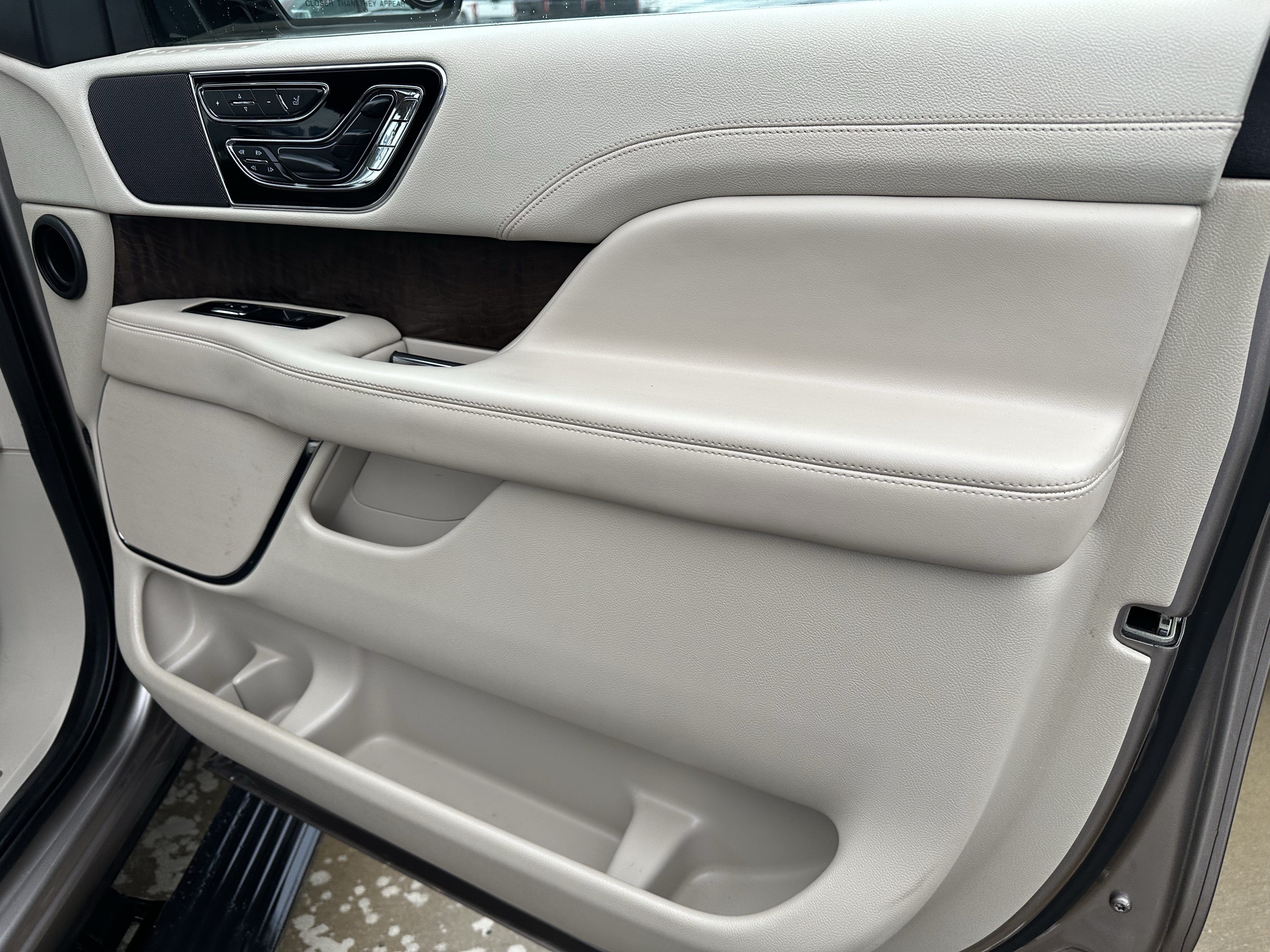 Used 2019 Lincoln Navigator Reserve AWD/4WD image 16