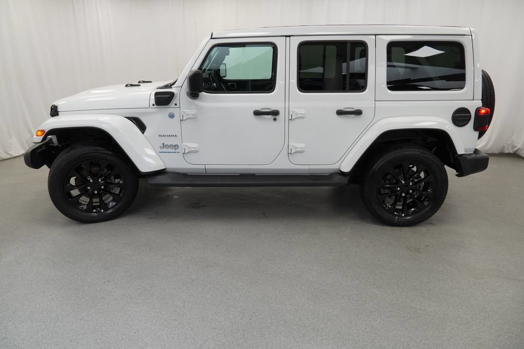 Used 2023 Jeep Wrangler Unlimited Sahara w/ Cold Weather Group AWD/4WD image 15