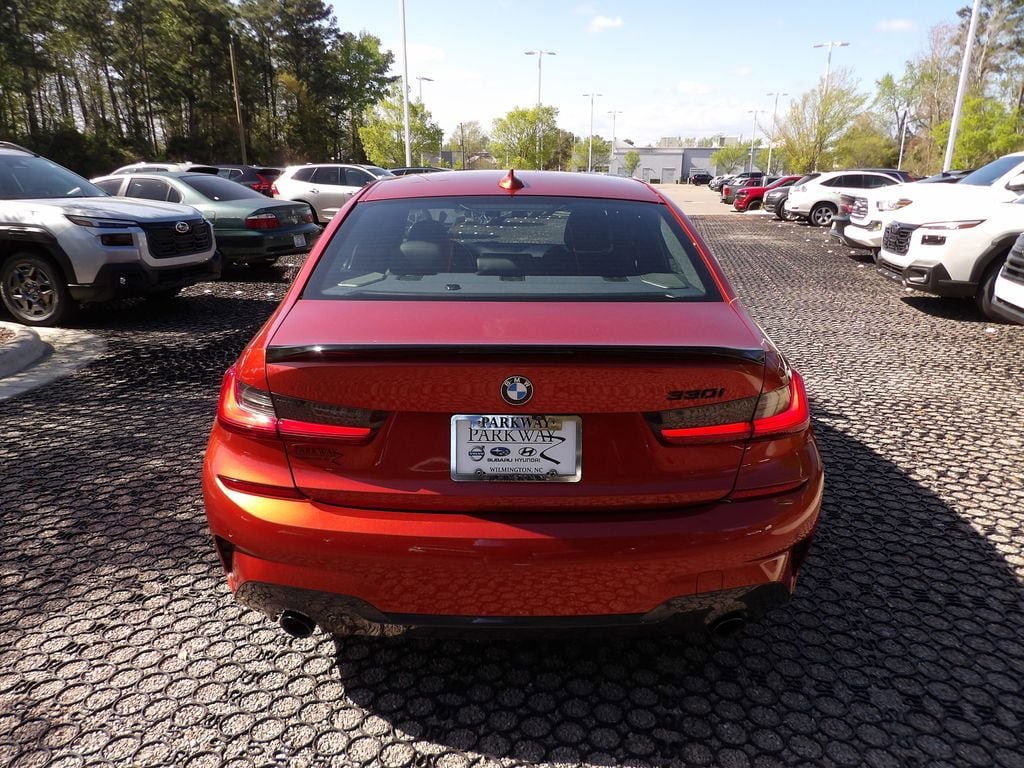 Used 2021 BMW 330i Sedan w/ M Sport Package RWD image 5
