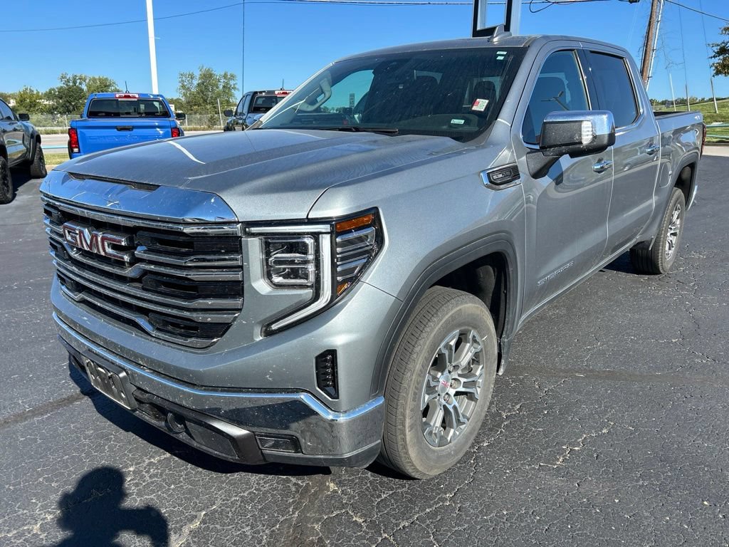 Used 2025 GMC Sierra 1500 SLT AWD/4WD image 9