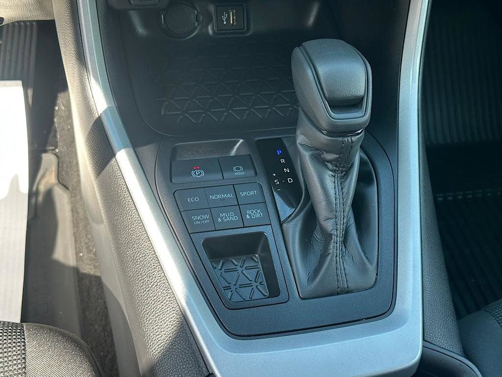 Certified 2025 Toyota RAV4 LE image 25
