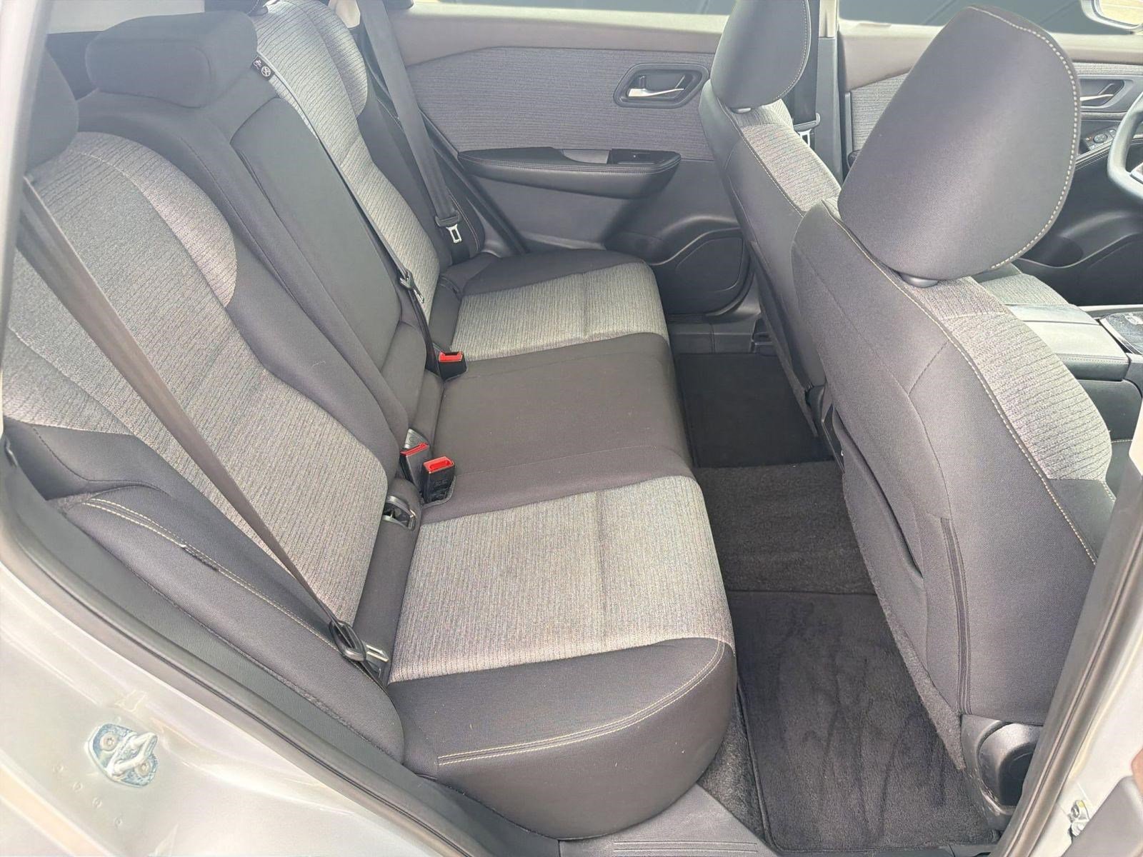 Used 2023 Nissan Rogue SV image 28