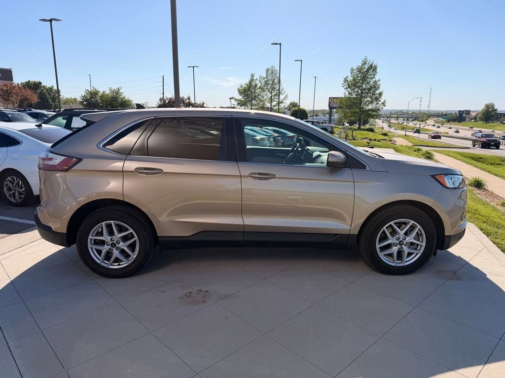 Used 2021 Ford Edge SEL w/ Convenience Package AWD/4WD image 6