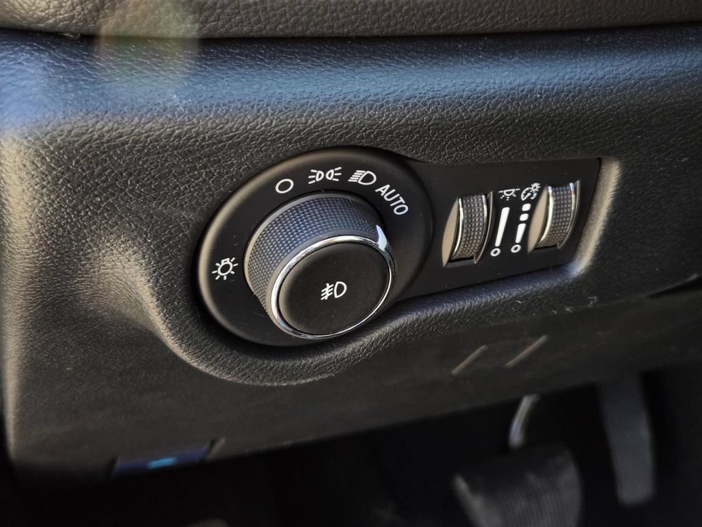 New 2026 Chrysler Pacifica Limited w/ S Appearance Package FWD image 16