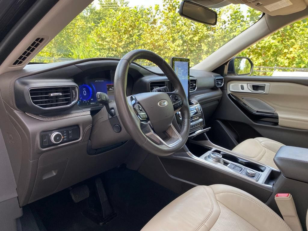 Used 2023 Ford Explorer Platinum w/ Technology Package AWD/4WD image 9