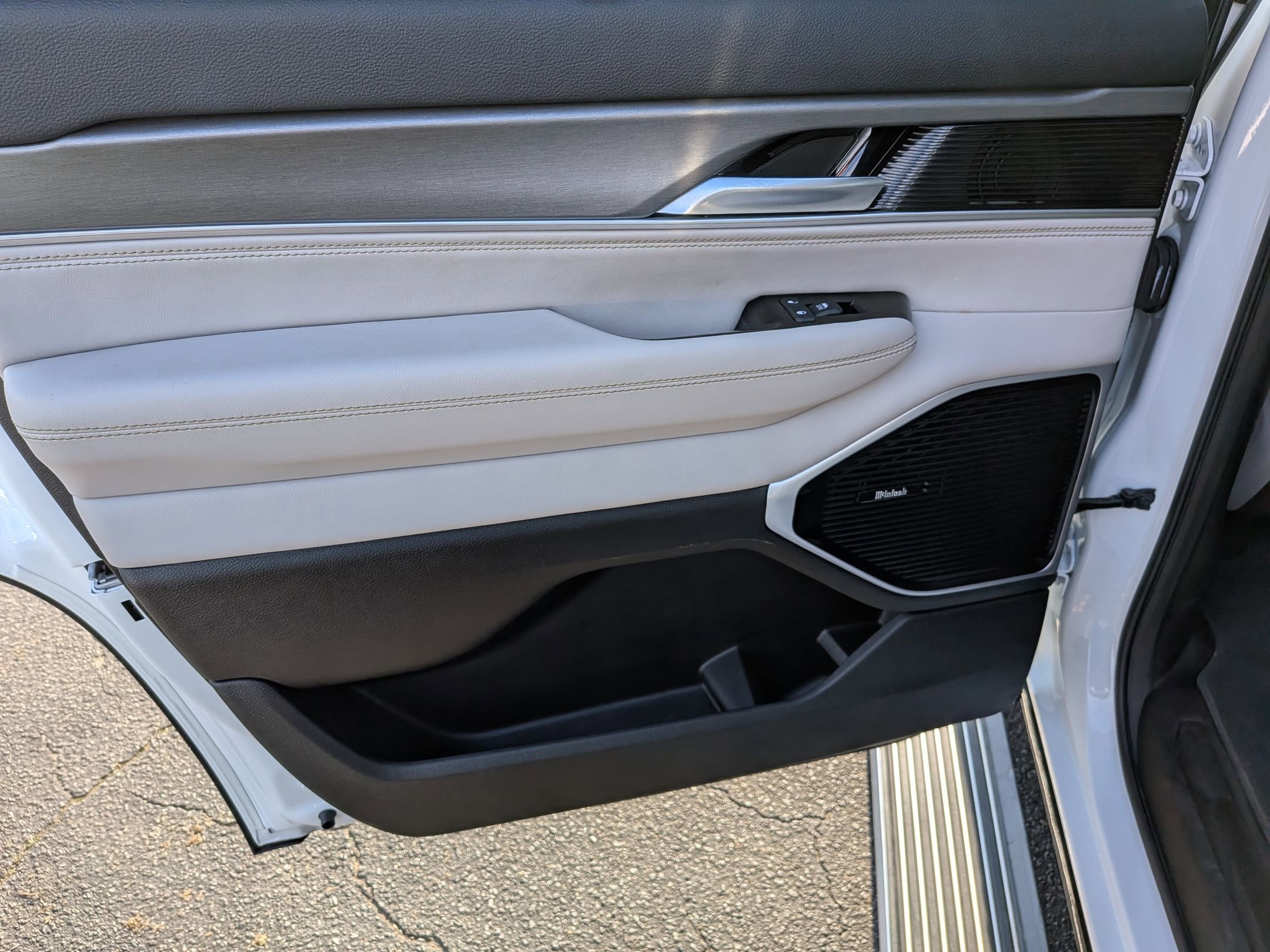 Certified 2025 Jeep Wagoneer Series III w/ Premium Group I image 26