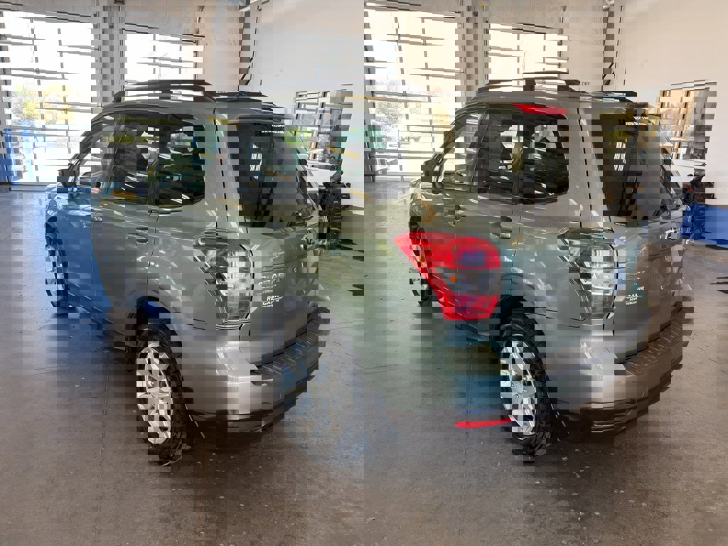 Used 2015 Subaru Forester 2.5i Premium AWD/4WD image 3