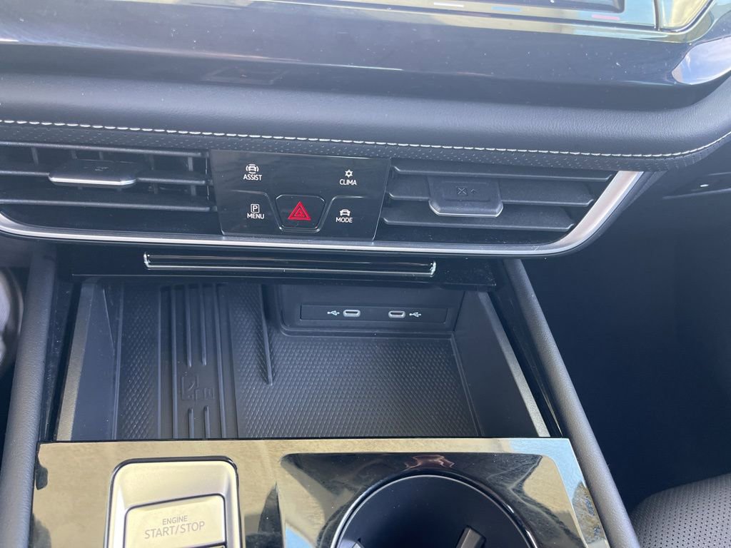 Used 2025 Volkswagen Atlas SE w/ Black Wheel Package image 29