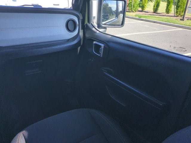 Used 2024 Jeep Wrangler Unlimited w/ Convenience Group AWD/4WD image 17
