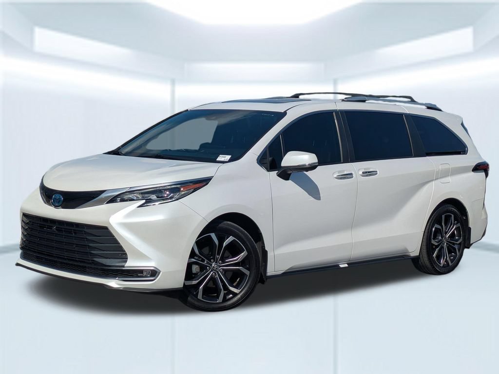Used 2025 Toyota Sienna Platinum FWD image 1