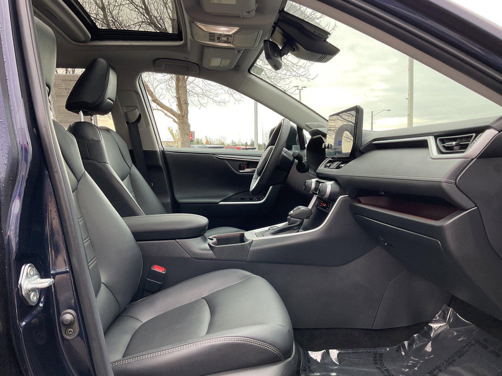 Used 2023 Toyota RAV4 Limited image 15