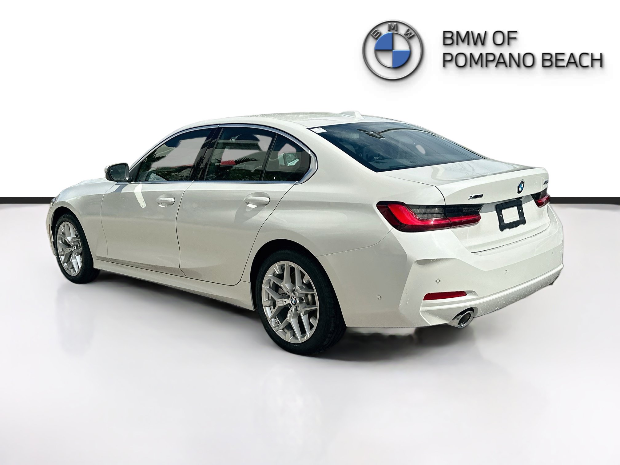 Certified 2025 BMW 330i xDrive Sedan w/ Premium Package AWD/4WD image 5