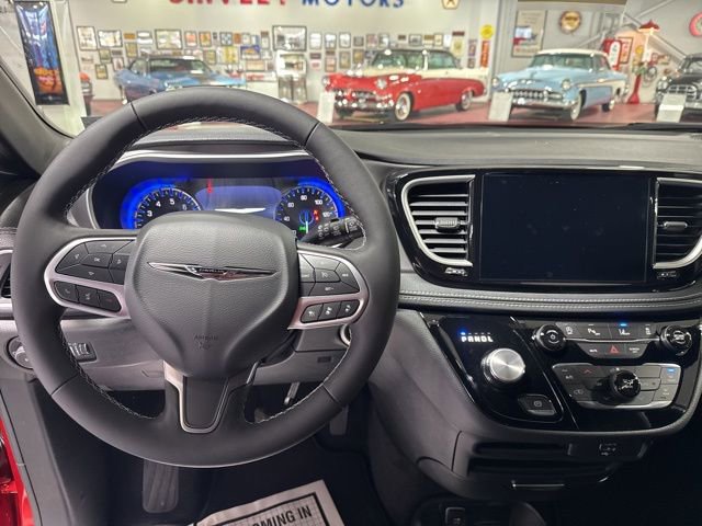 New 2026 Chrysler Pacifica Select image 17