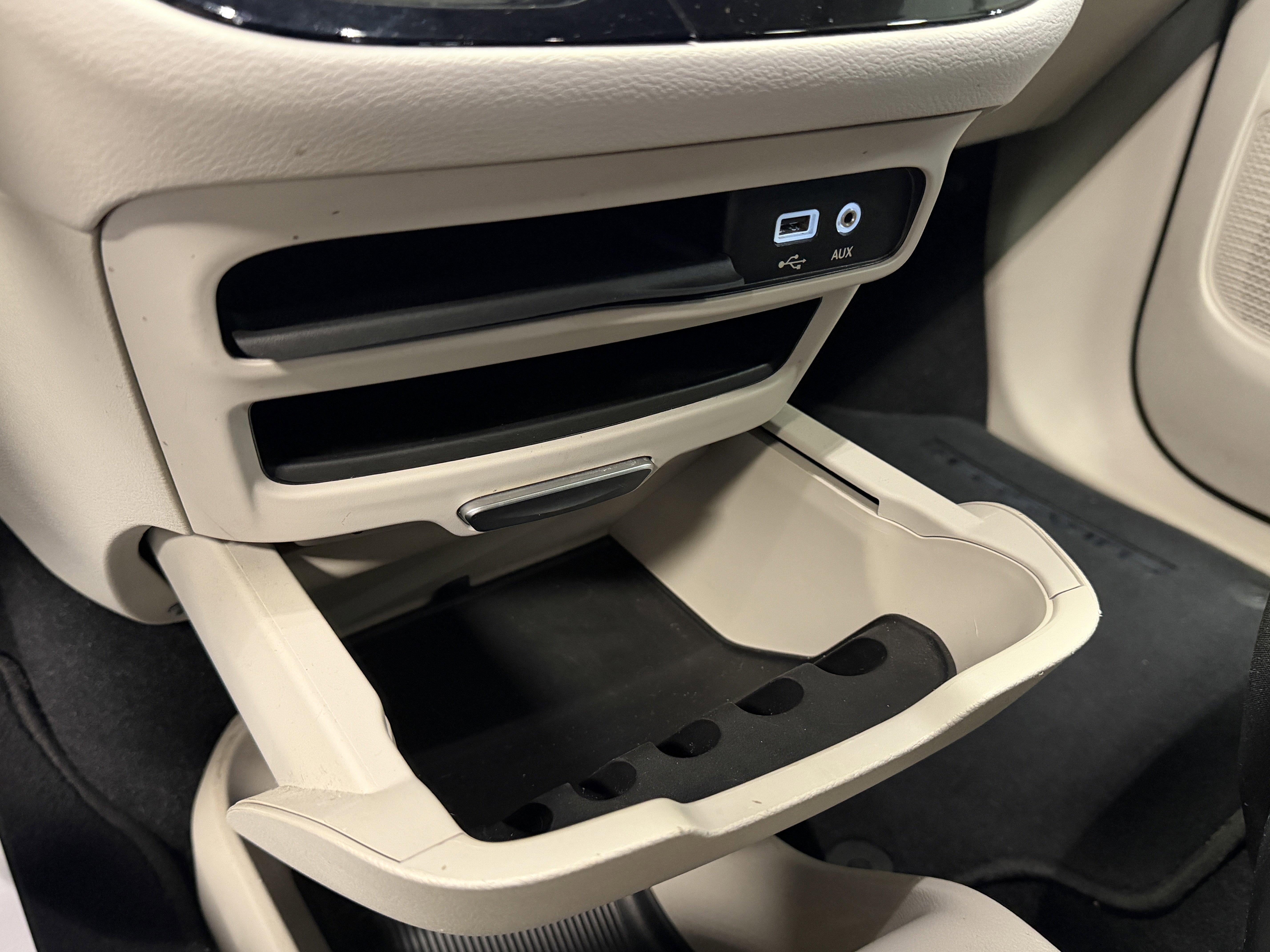 Used 2017 Chrysler Pacifica Touring w/ Tire & Wheel Group image 10