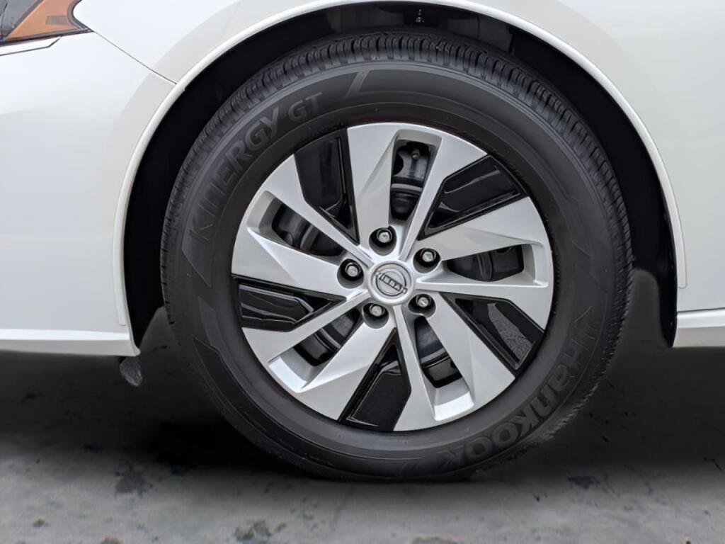 Certified 2025 Nissan Altima 2.5 S FWD image 9