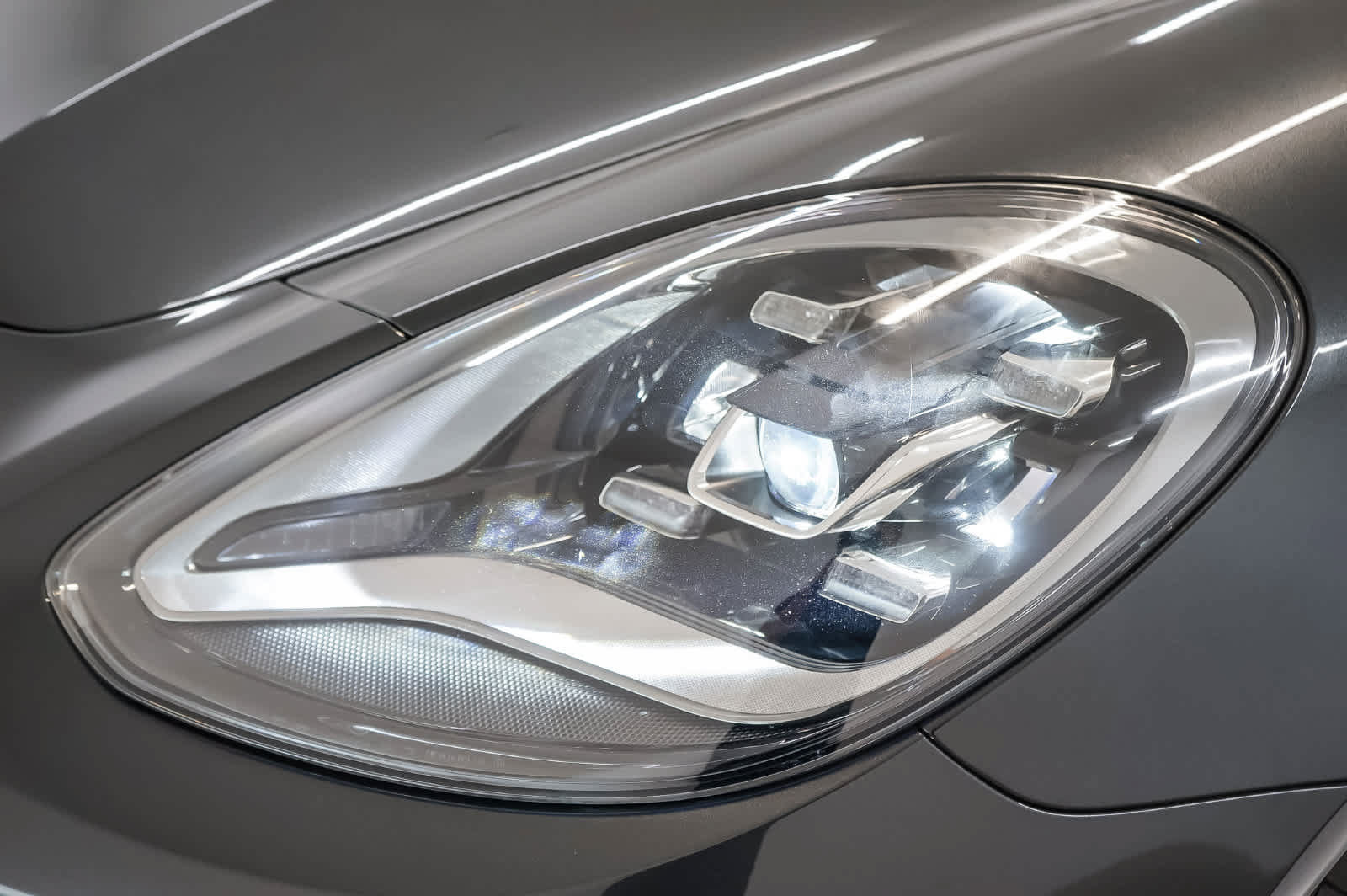 Certified 2023 Porsche Panamera Platinum Edition RWD image 15