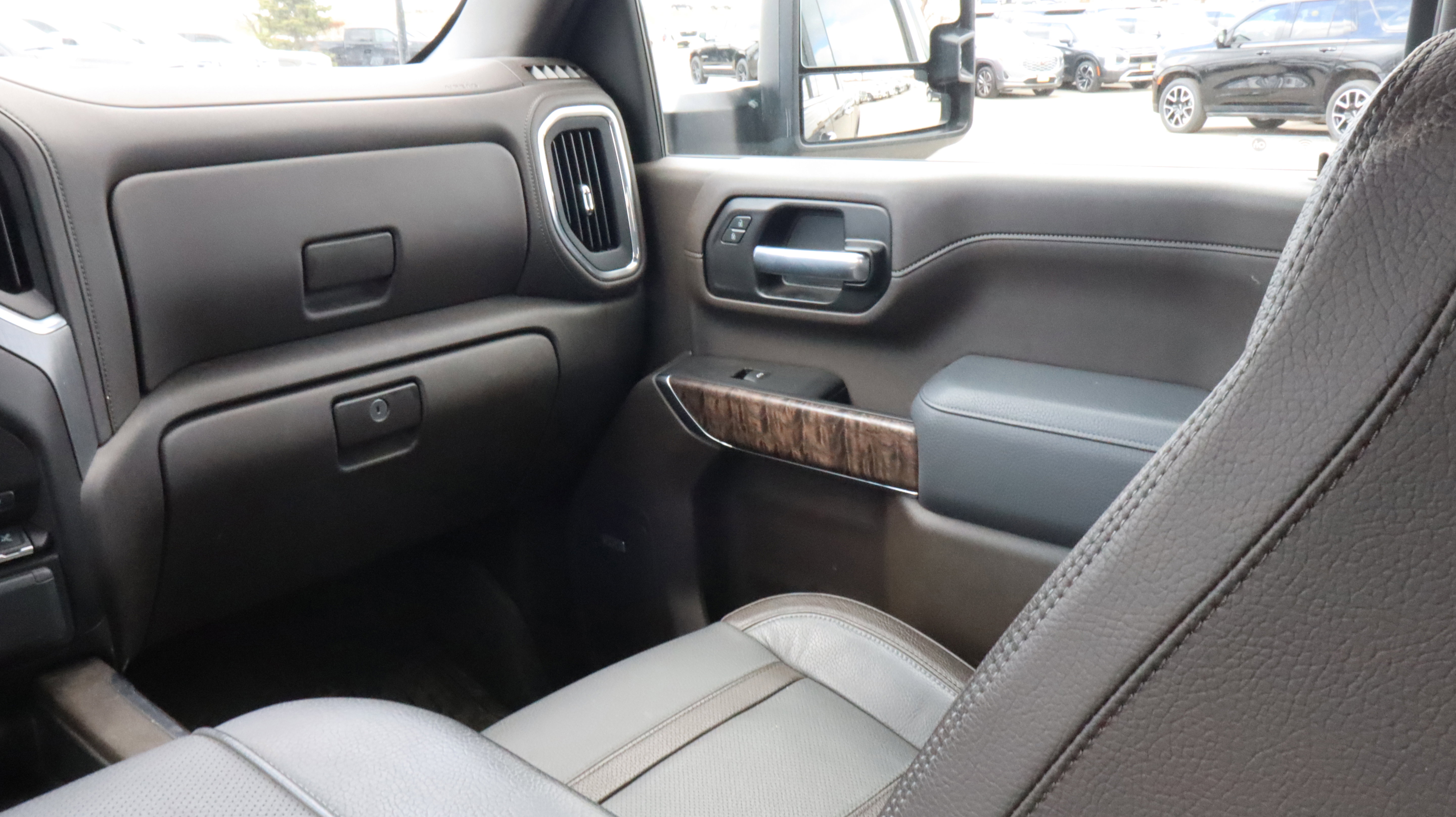 Certified 2023 GMC Sierra 2500 Denali w/ Denali Ultimate Package AWD/4WD image 11