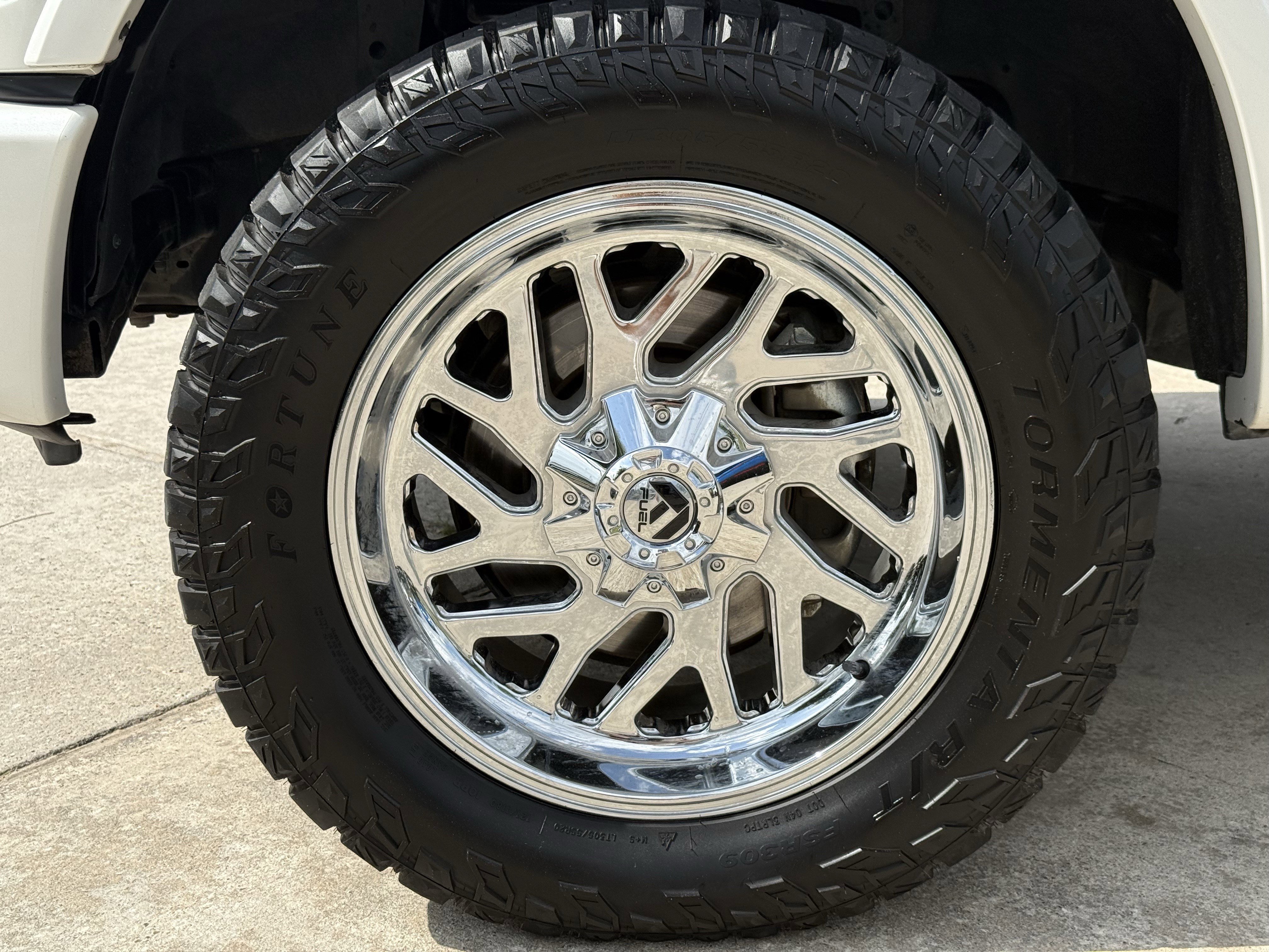 Used 2017 Ford F150 Platinum w/ Equipment Group 701A Luxury image 12