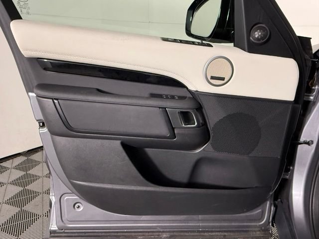 Certified 2025 Land Rover Discovery S AWD/4WD image 21