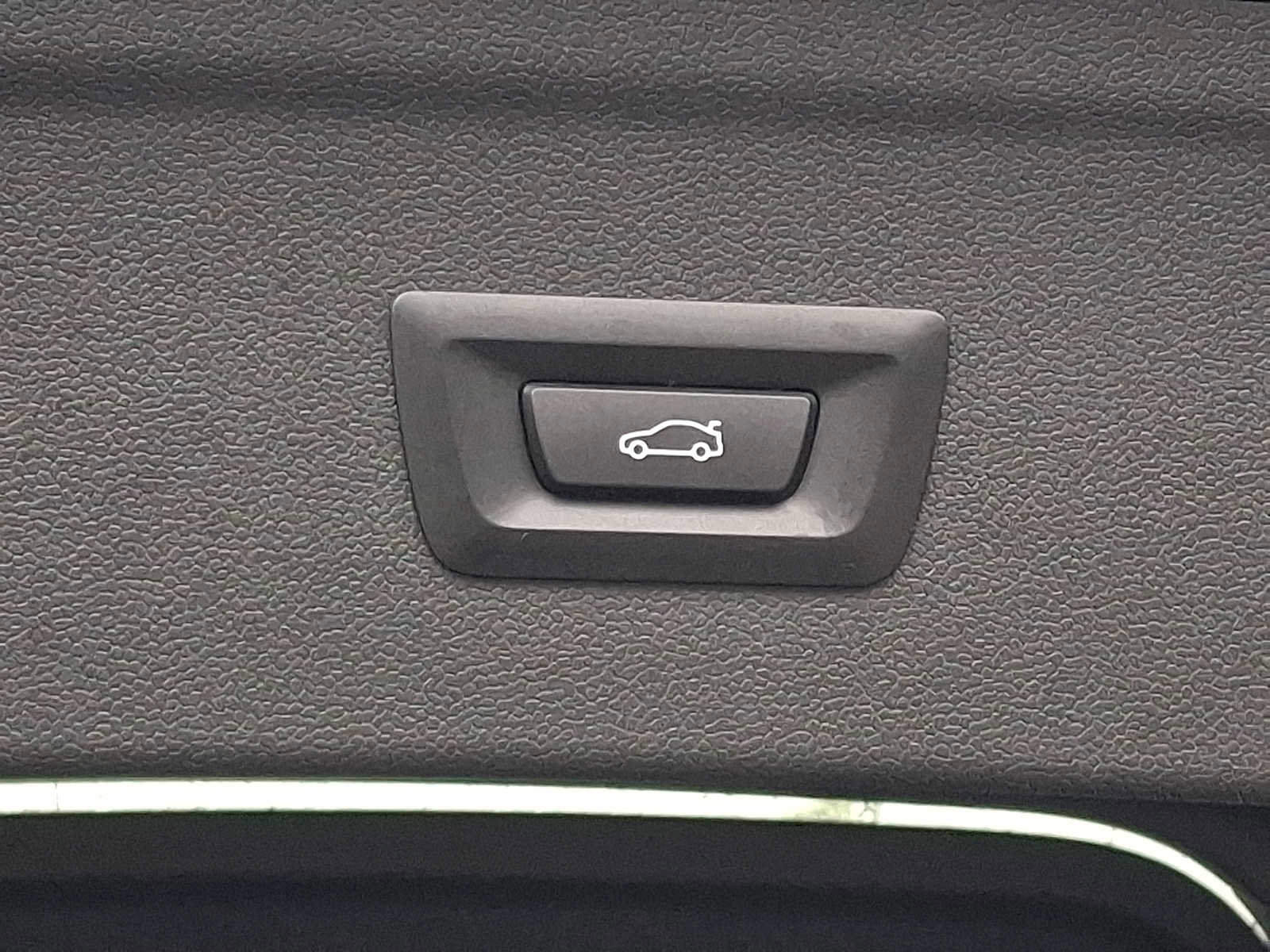 Certified 2024 BMW iX xDrive50 w/ Premium Package image 29