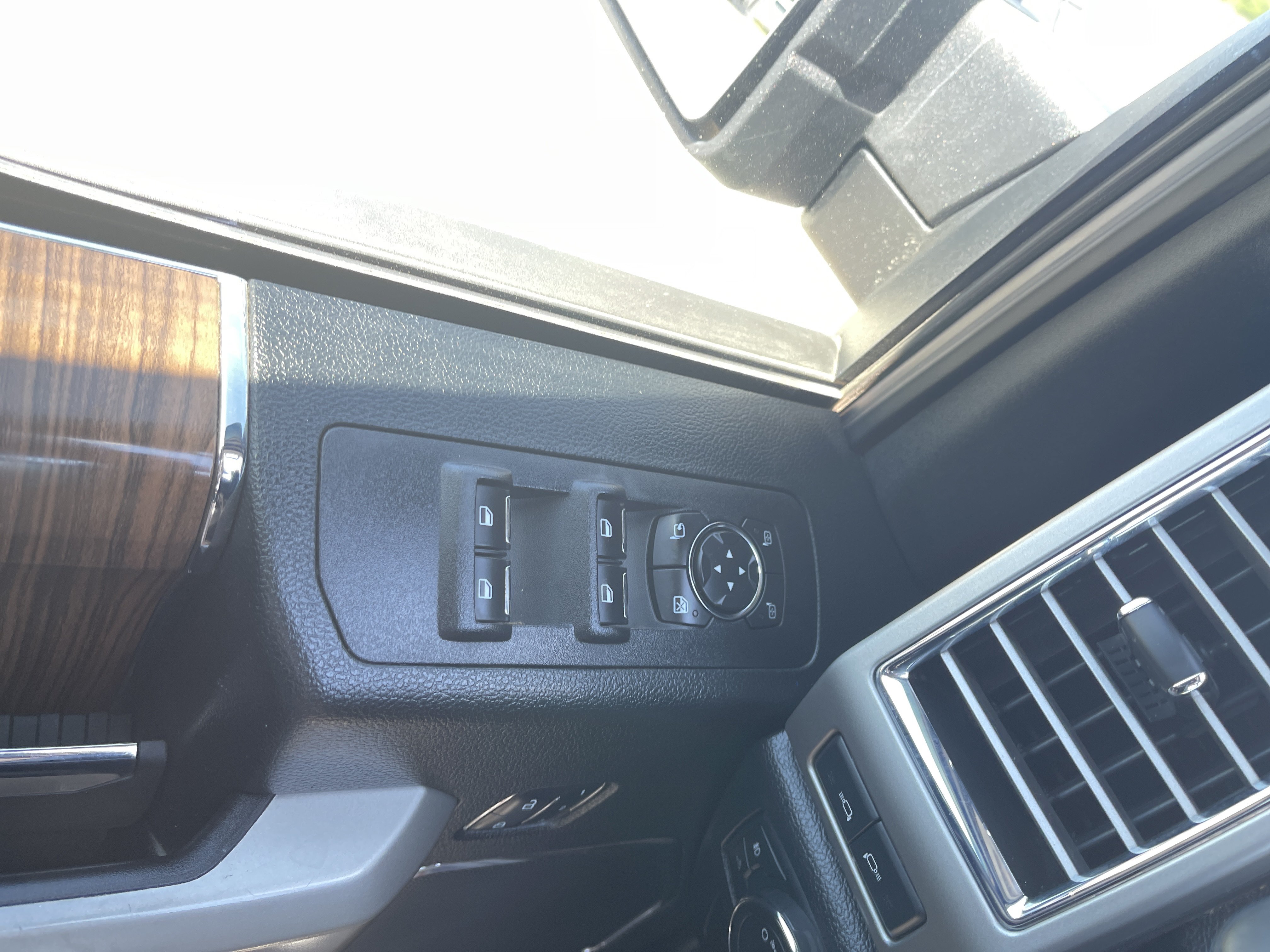 Used 2016 Ford F150 Lariat w/ Equipment Group 502A Luxury RWD image 23