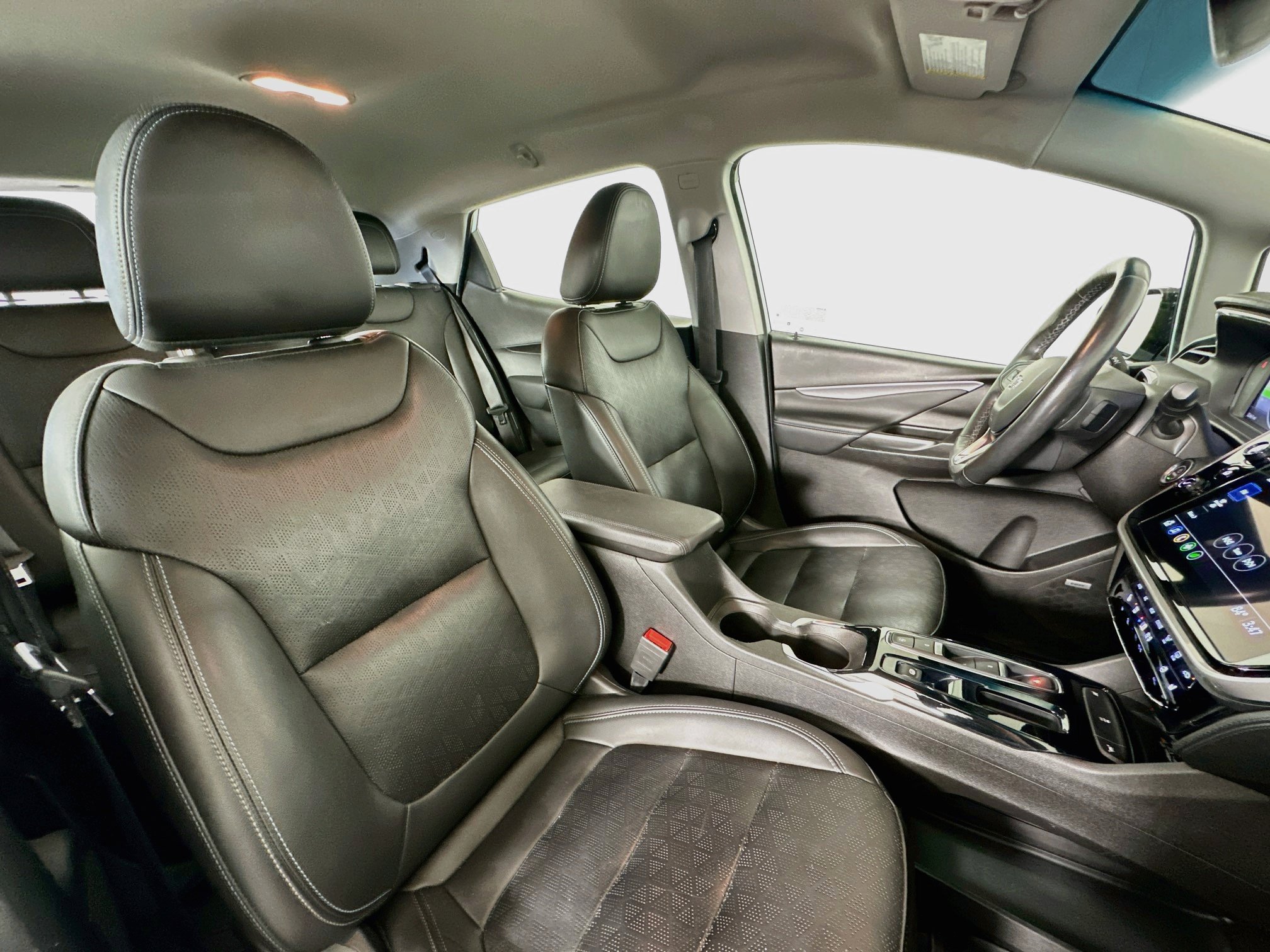 Used 2023 Chevrolet Bolt LT w/ Infotainment Package FWD image 29