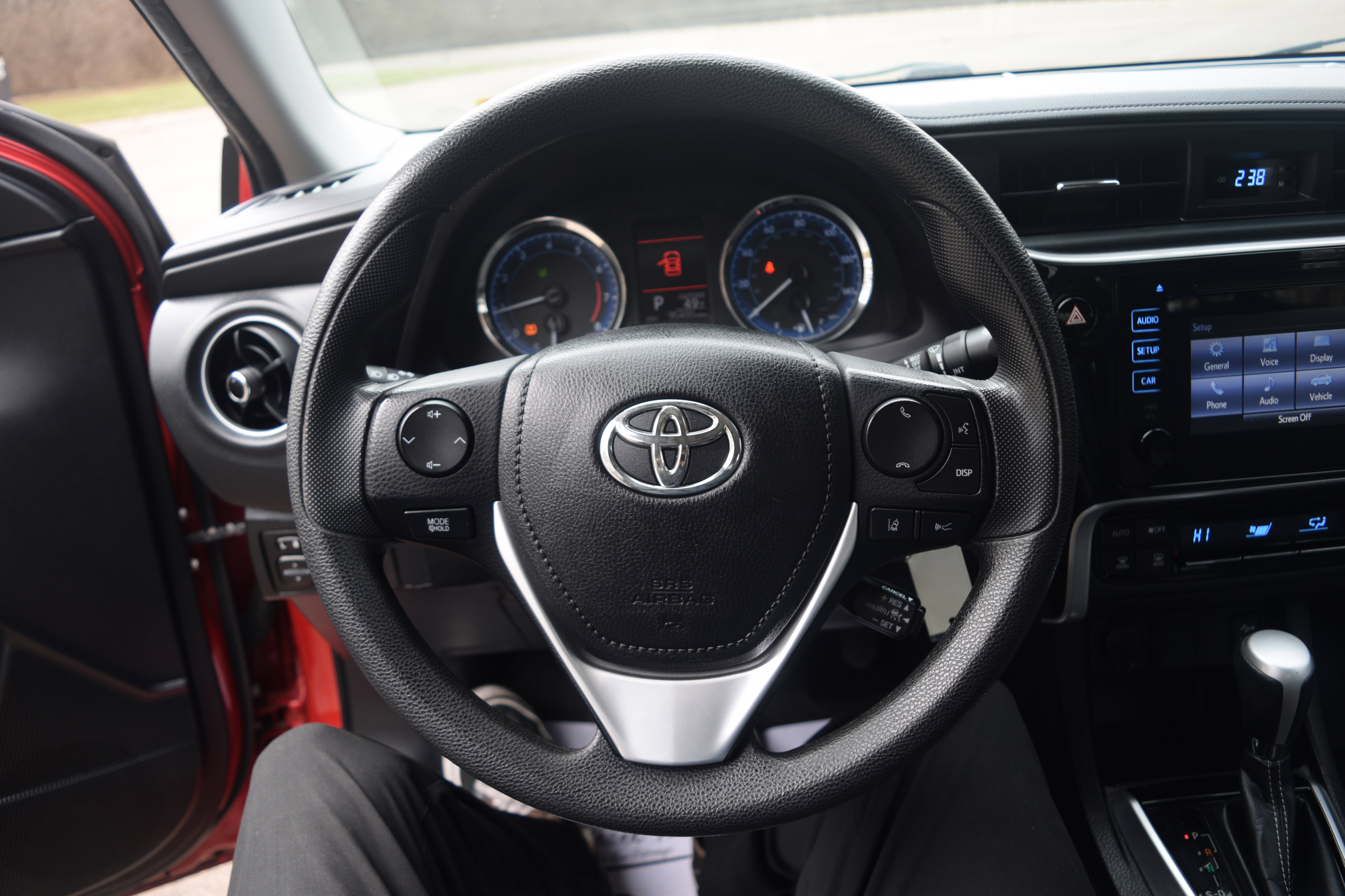 Used 2018 Toyota Corolla LE image 4