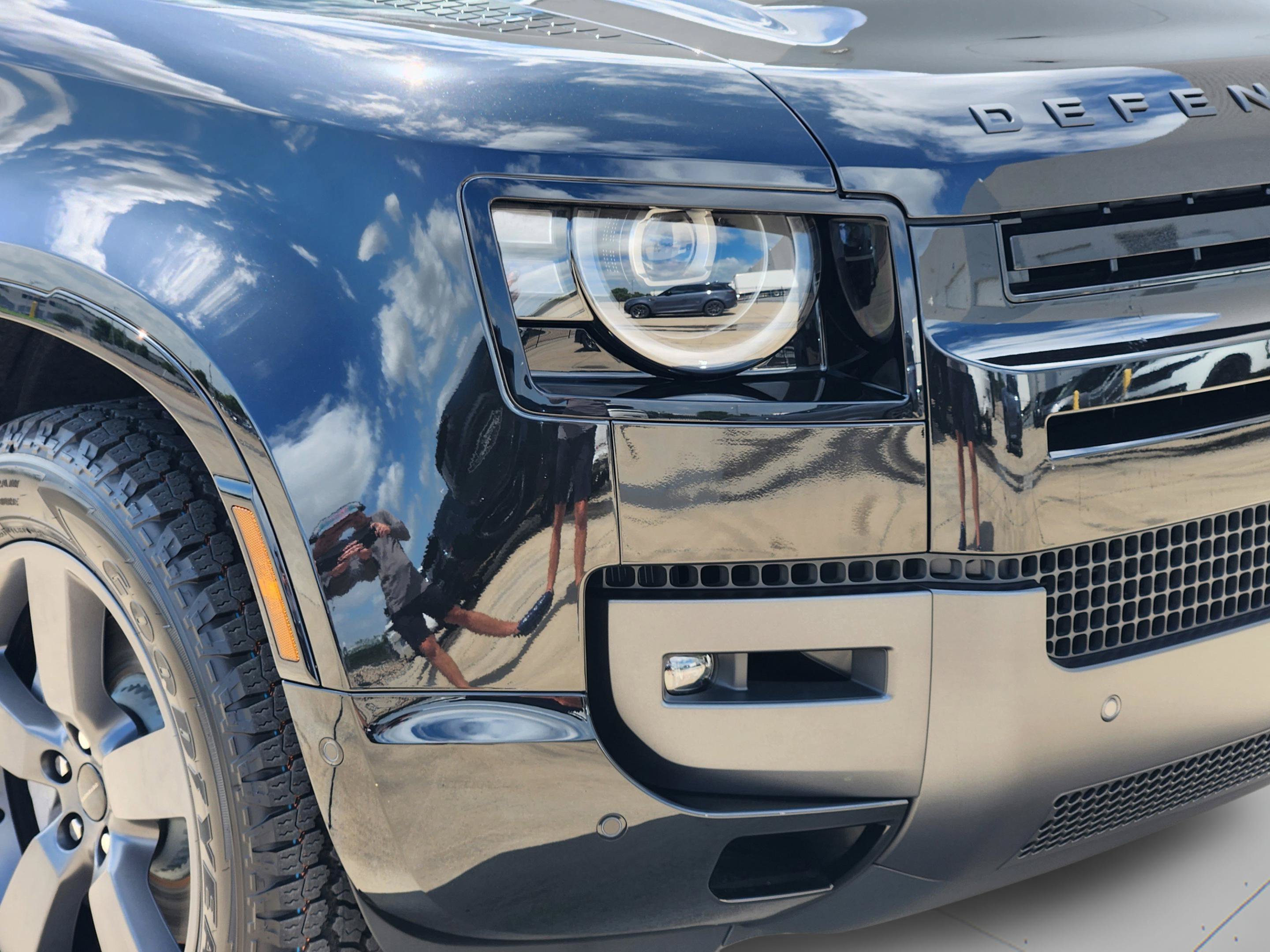 New 2026 Land Rover Defender 110 X-Dynamic SE AWD/4WD image 31