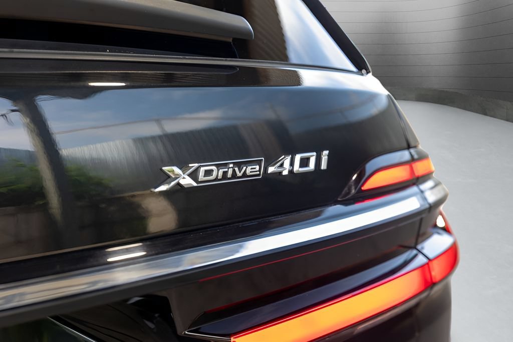 Used 2023 BMW X7 xDrive40i w/ M Sport Package AWD/4WD image 18